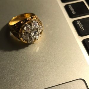 A  7 cubic zirconium huge stones .